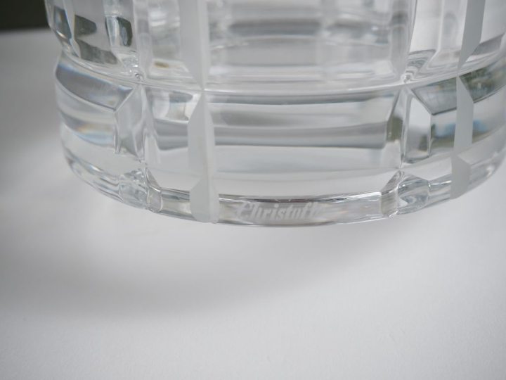 CHRISTOFLE. Grand vase en cristal dans sa boîte d'origine.  Signé. H. 