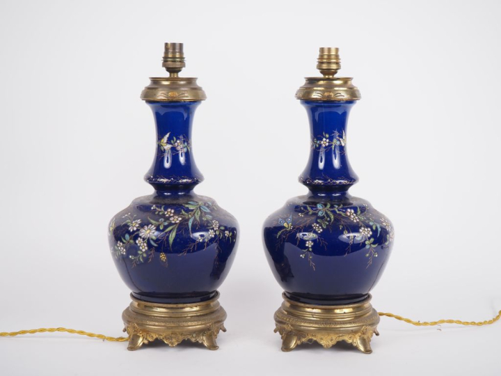 Paire de lampes balustre Napoléon III en céramique à décor émaillé pol