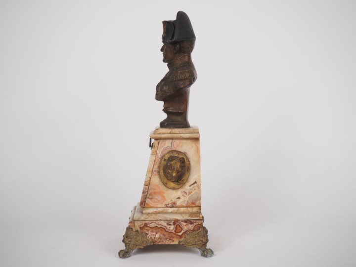 Porte-montre Napoléon III en régule polychrome et onyx figurant un por