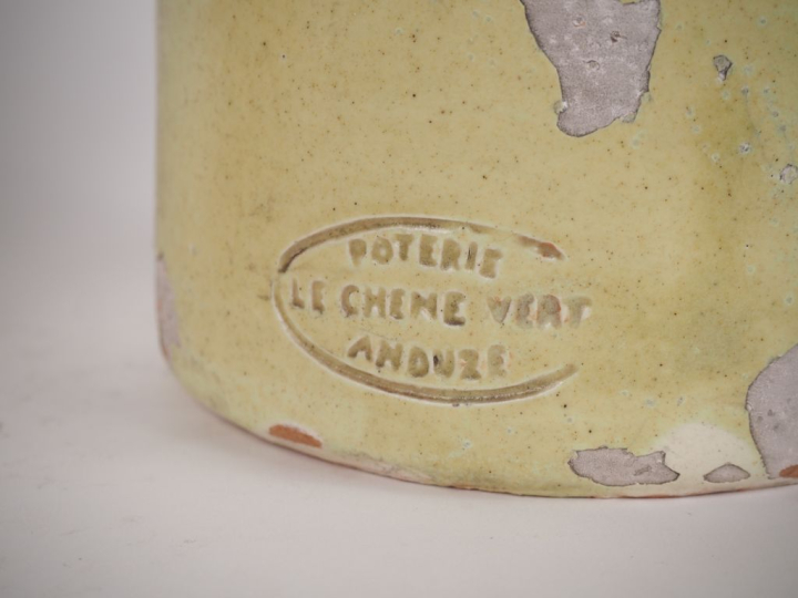 2 différentes chevrettes en terre vernissée ocre. (une accidentée)