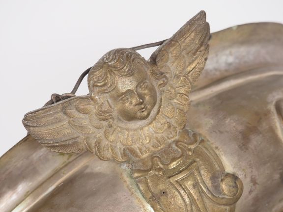 2 différents bénitiers XIXème en métal argenté à décor d'anges. (manqu