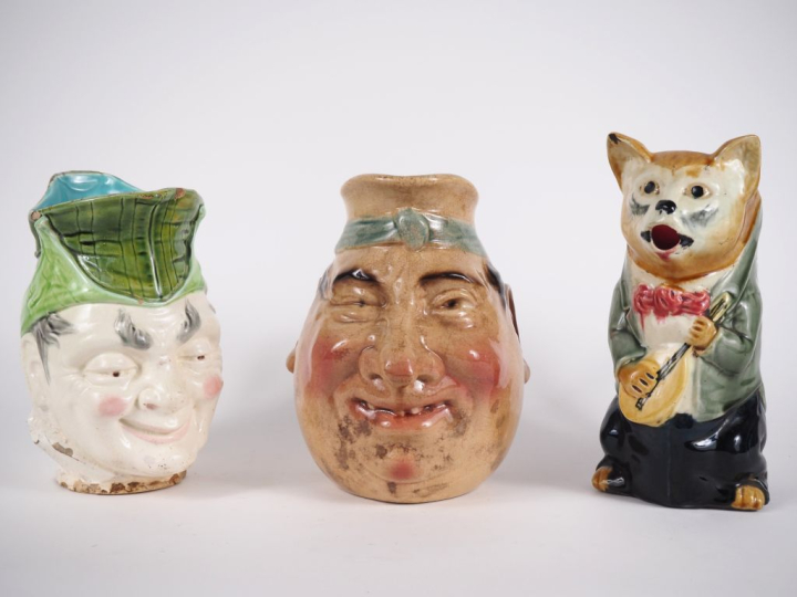 3 différents pichets anthropo - zoomorphes en céramique polychrome.  (