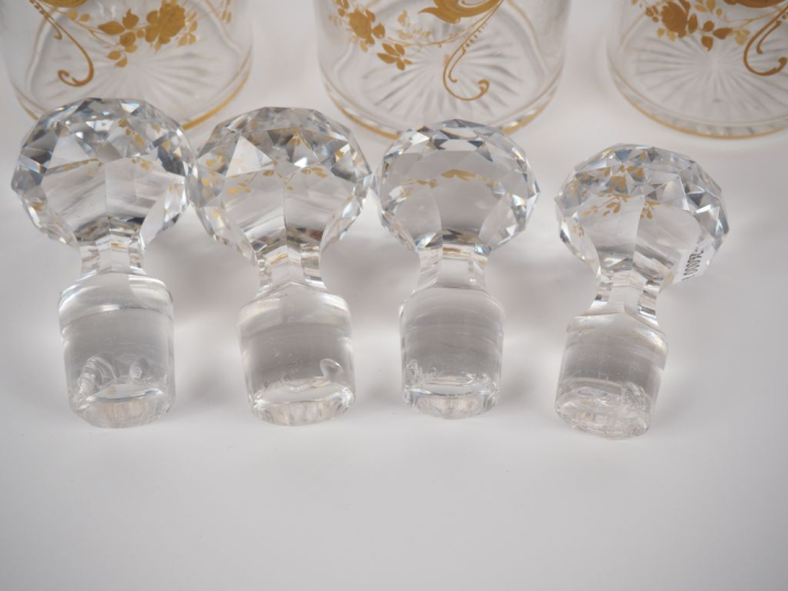 Garniture de toilette Napoléon III en cristal à décor émaillé et doré 