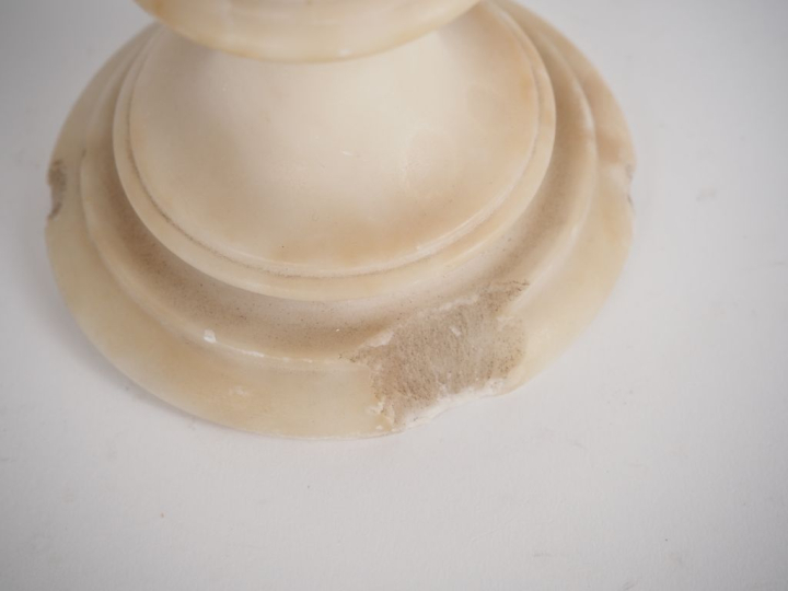 Sculpture 1900 en albatre "portrait de jeune fille en buste" H. 33,5 c