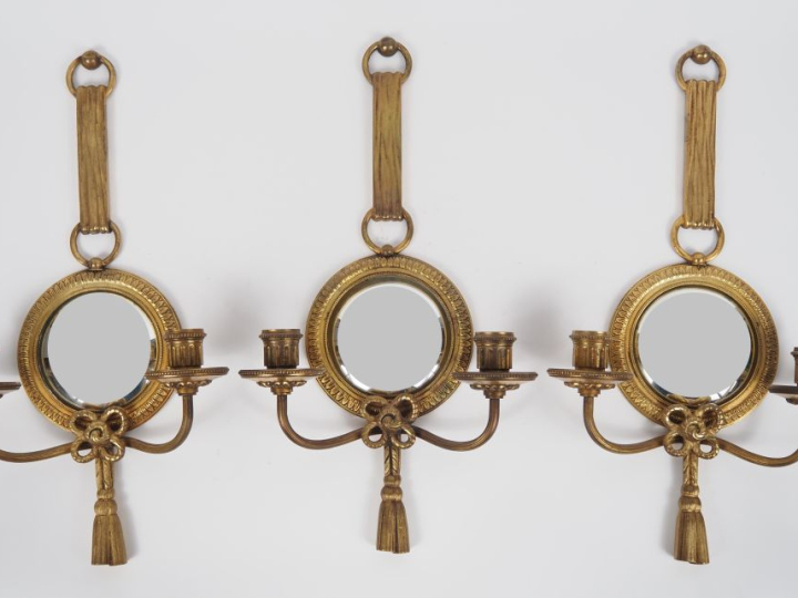 PETITOT. Suite de trois appliques doubles de style Louis XVI en bronze