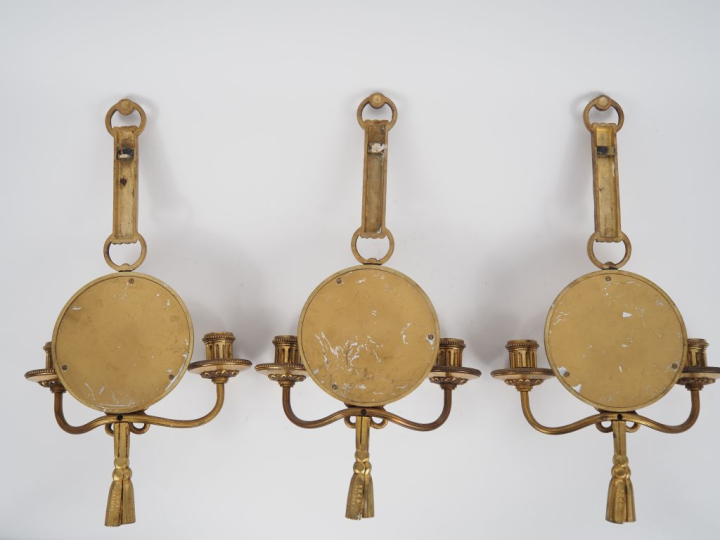 PETITOT. Suite de trois appliques doubles de style Louis XVI en bronze