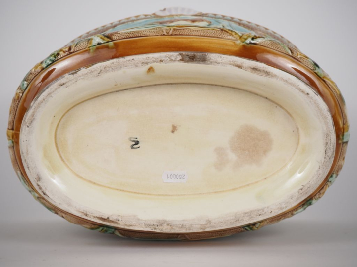 Jardinière en barbotine à décor polychrome de sirènes, de poissons et 