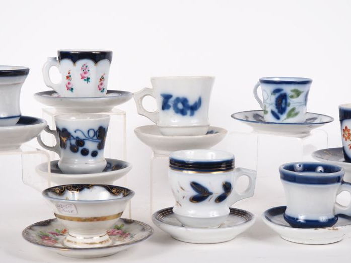 VALENTINE.  9 tasses et sous tasses (brulots, tasses trembleuses, tass