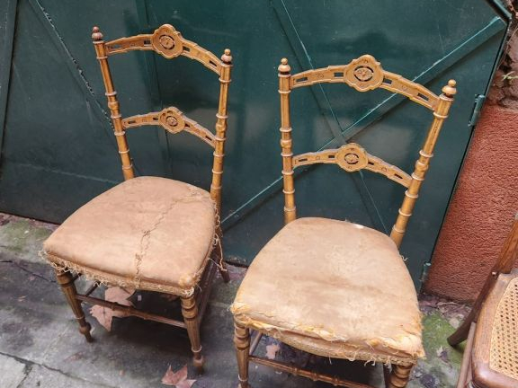 Ensemble mobilier comprenant notamment :  - guéridon de style Empire d