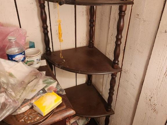 Ensemble mobilier comprenant notamment :  - guéridon de style Empire d