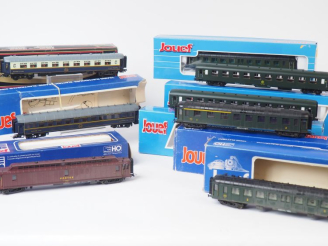 Vente aux enchères Matériel roulant HO de marque JOUEF comprenant 8 voitures voyageurs di