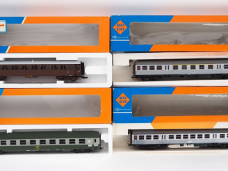 Vente aux enchères Matériel roulant en HO de marque ROCO en boites roco lot de 4 voitures