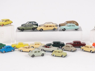Vente aux enchères Lot de micro miniature en plastique et divers dont Norev, Herpa,Eko, W