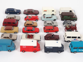Vente aux enchères Lot de micro miniature en plastique divers marques et métal au total 5