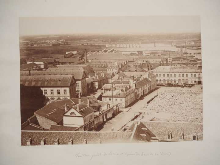 PHOTOGRAPHIE – LORIENT. LORIENT – 1876. Petit in-folio à l’italienne (