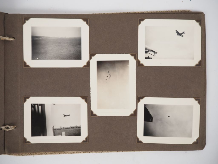 PHOTOGRAPHIE. Deux albums contenant plus de 240 photographies sur l'Af