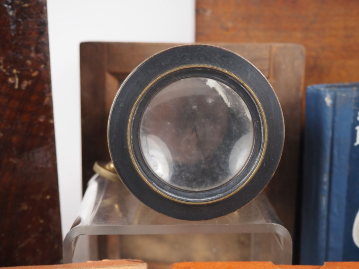 JAMIN DARLOT. Objectif en laiton pour portrait et paysage. H. 9 cm. (é