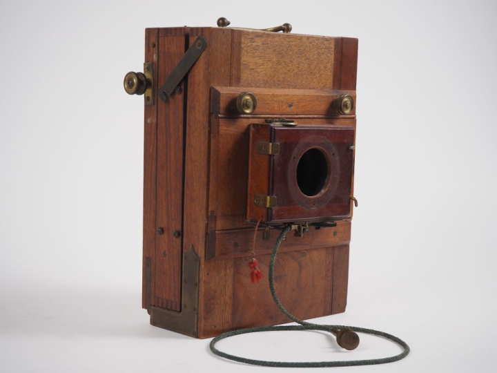 Chambre photographique 13 x 18 cm avec obturateur MATTIOLI. (sans obje