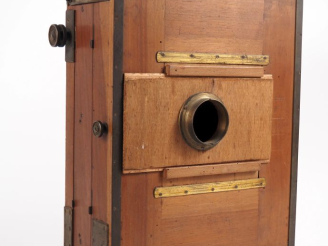 Vente aux enchères Chambre photographique 30 x 24 cm. (sans objectif)