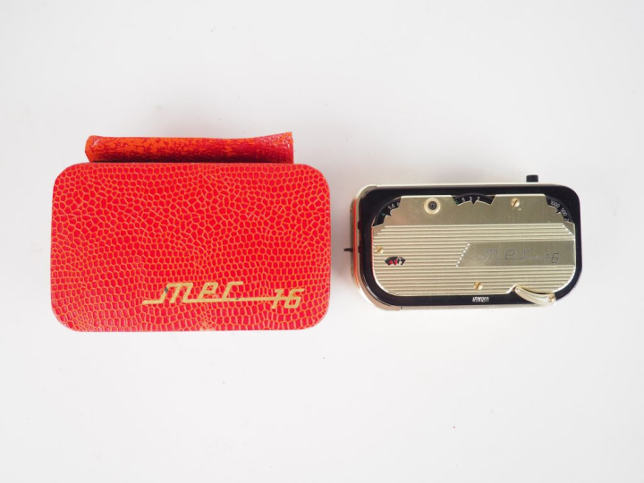 MEC 16. Appareil photographique miniature n°4590201 avec sa carte de g