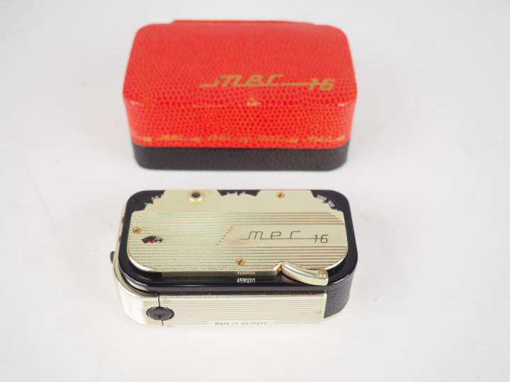 MEC 16. Appareil photographique miniature n°4590201 avec sa carte de g