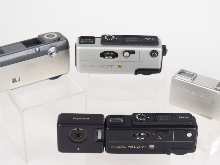 MINOLTA 16. Lot de quatre appareils photographiques miniatures : - QT 