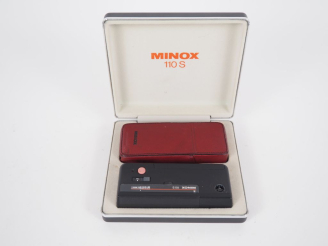 Vente aux enchères MINOX 110 S. Appareil photographique miniature n°450365 dans sa boite 