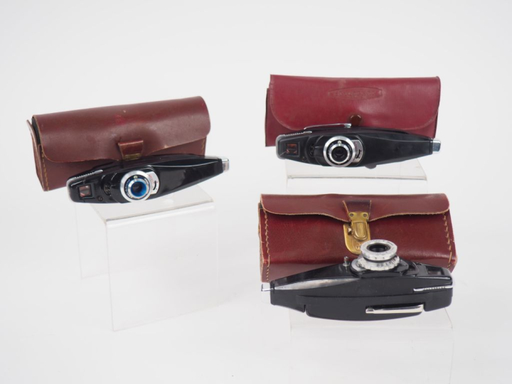 STYLOPHOT. Lot de trois appareils photographiques miniatures dans leur