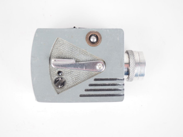 UNIVERSAL MINUTE 16. Appareil photographique miniature. (état d'usage)