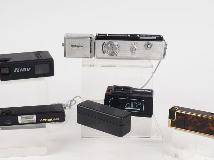Lot de cinq appareils photographiques miniatures : - MINIMAX LITE - AC