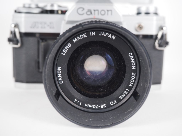 CANON. Lot de deux appareils photographiques : - CANON FX n°220704 (sa