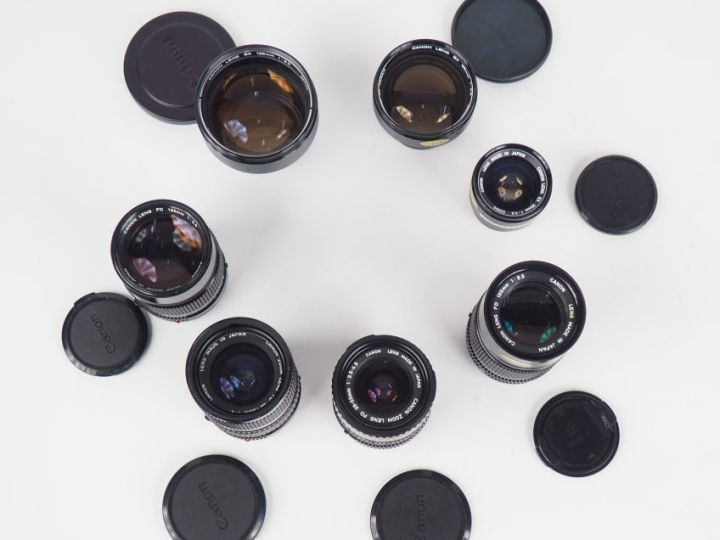 CANON. Lot de sept objectifs : - EX 1:3.5/95 n°26292 - FD 1:2.8/135 n°