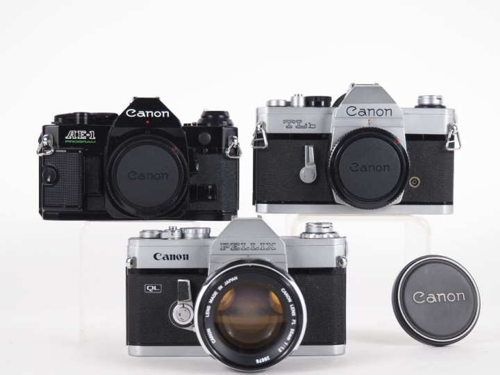 CANON. Lot de trois appareils photographiques : - TL b n°100668 (sans 