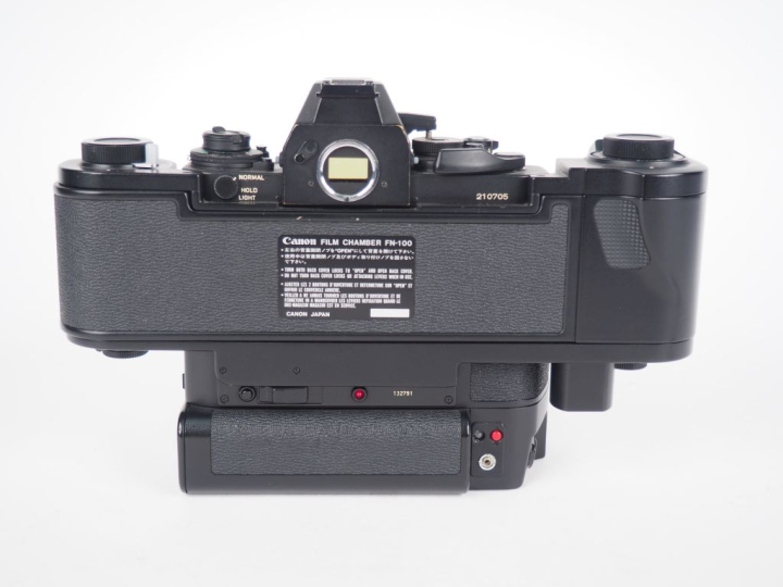 CANON F-1. Appareil photographique n°210705 avec objectif CANON FD ASP