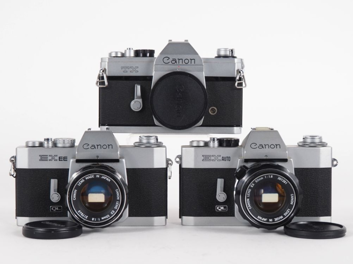 CANON. Lot de trois appareils photographiques : - EX AUTO n°216537 ave