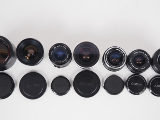 Vente aux enchères CANON. Lot de sept objectifs : - FD 1:4/17 n°23552 - FD 1:2.8/28 n°215