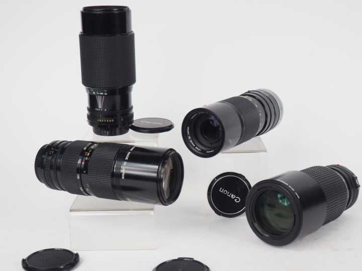 CANON. Lot de quatre objectifs : - ZOOM FD 1:4/80-200 n°20681 avec par