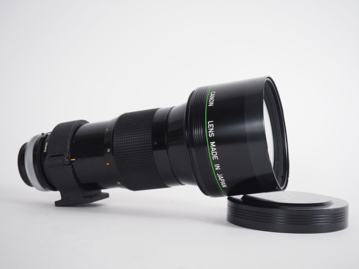 CANON. Téléobjectif FD 1:2.8/300 FLUORITE n°10610 avec bouchon.