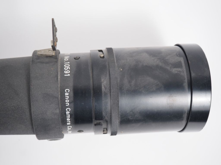 CANON. Grand téléobjectif 1:11/1000 n°10591 dans une malette de transp