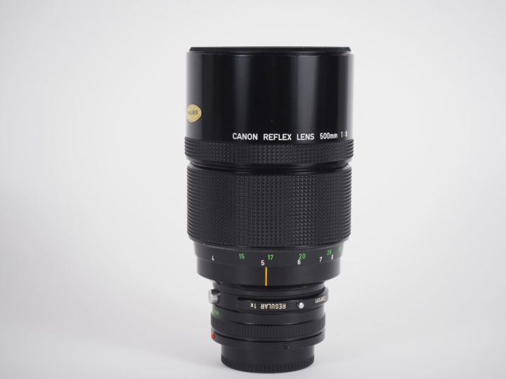 CANON. Téléobjectif REFLEX 1:8/500 n°20939 avec bouchon.