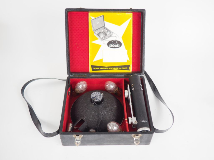 FOCAFLASH. Torche flash dans sa malette rigide.