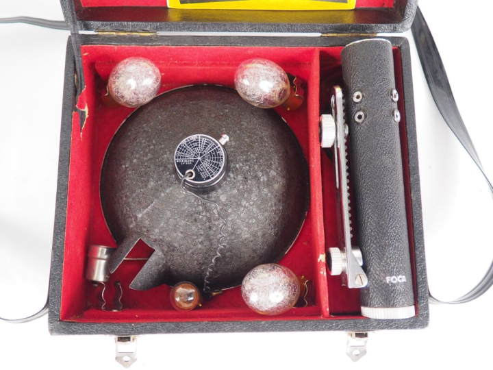 FOCAFLASH. Torche flash dans sa malette rigide.