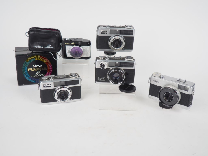 FUJICA. Lot de cinq appareils photographiques : - HALF n°290375 avec o