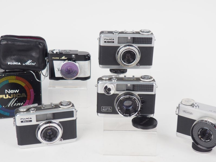 FUJICA. Lot de cinq appareils photographiques : - HALF n°290375 avec o
