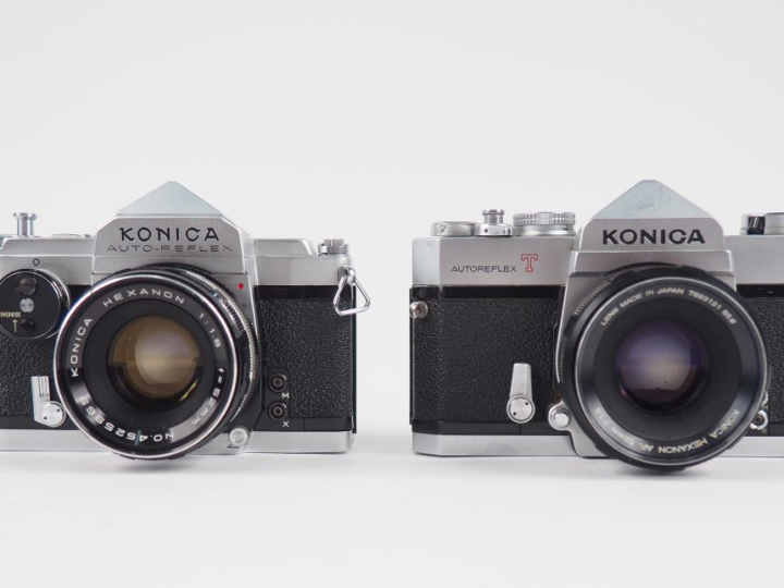 KONICA. Lot de deux appareils photographiques : - AUTOREFLEX T n°15199