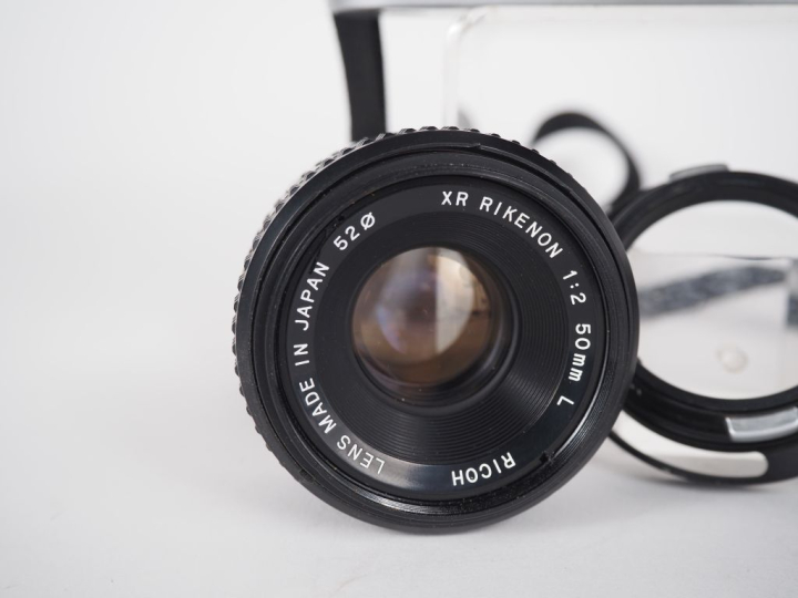 LEICA M6. Appareil photographique n°1741122 (boitier sale) avec trois 