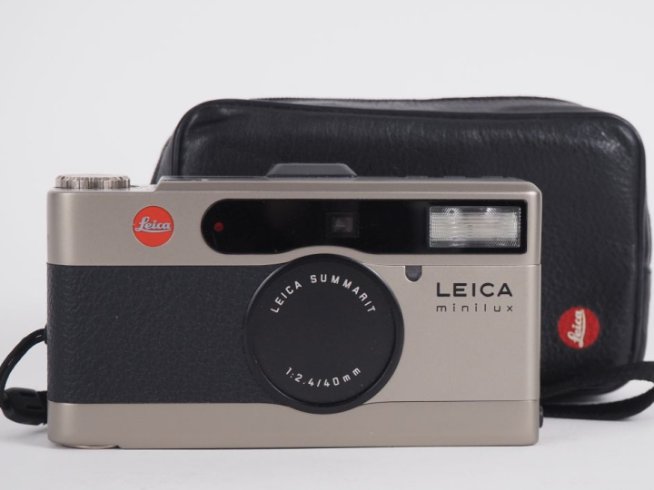 LEICA MINILUX. Appareil photographique n°2090304 avec objectif SUMMARI