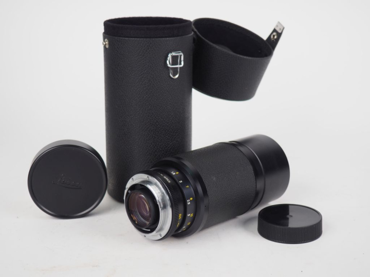 LEICA. Objectif VARIO-ELMAR-R 1:4./80-200 n°2752297 avec étui en cuir 