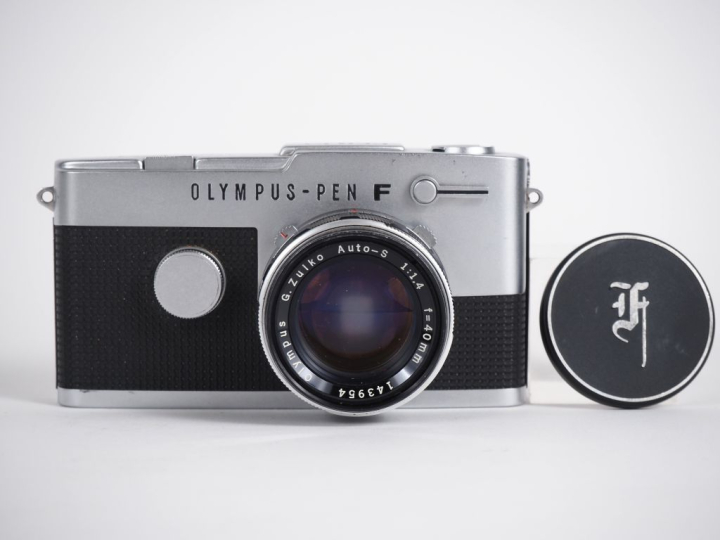 OLYMPUS PEN-FT. Appareil photographique n°166140 avec objectif G. ZUIK