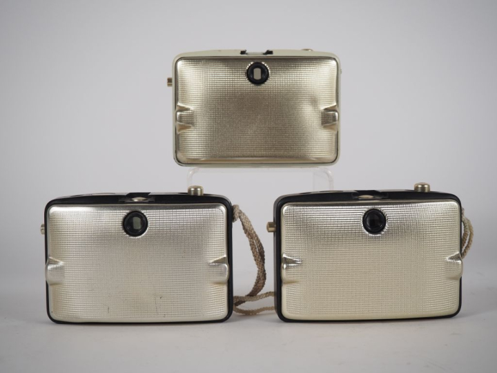 PENTACON. Lot de trois appareils photographiques : - PENTI I avec obje